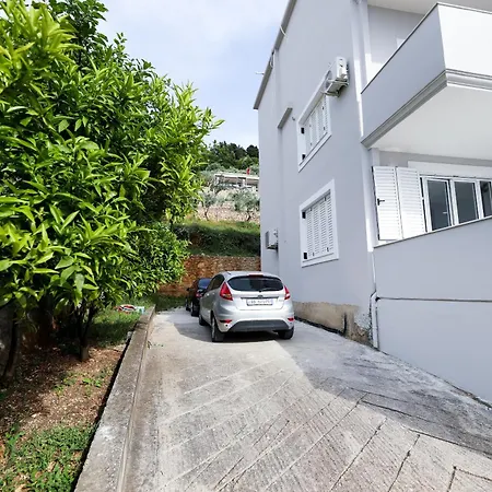 Christianna Free Parking * Vlora